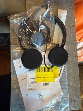 Black Over-Ear Wired Headphones - Lightweight Comfort